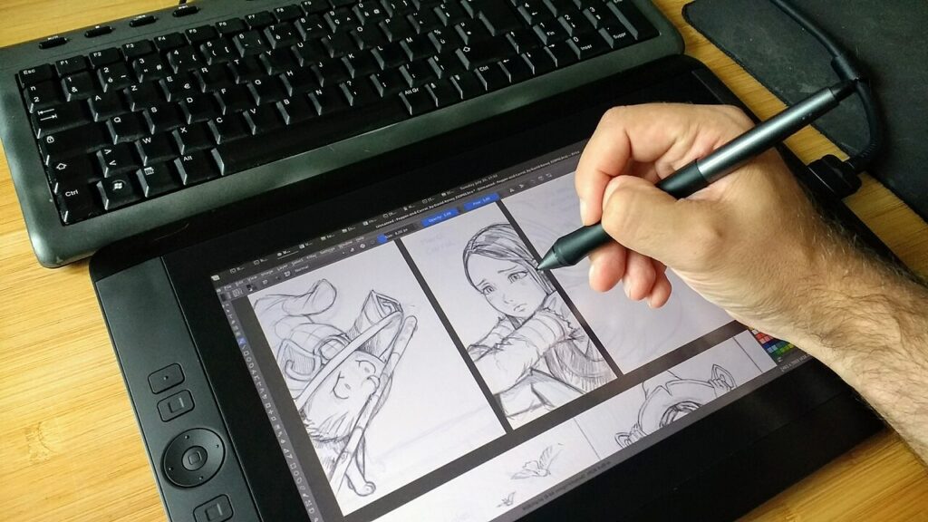 Main tenant un stylet qui dessine un croquis sur l'écran d'une tablette graphique Wacom Cintiq