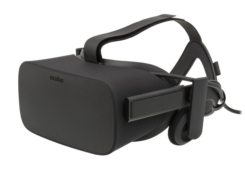 Casque de réalité virtuelle noir Oculus Rift CV1 vu de face sur fond blanc